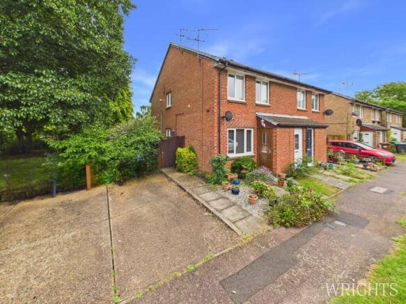1 bed property, in Yew Grove, £240,000