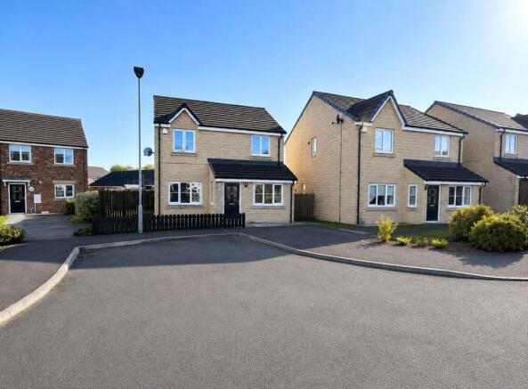 3 bed property, in Ascot Way, £225,000