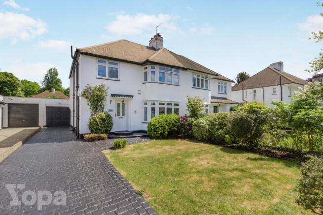 3 bed property, in The Grove, £650,000