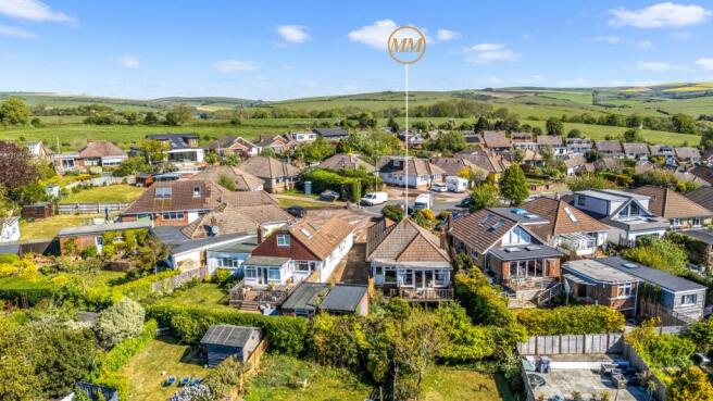 2 bed property, in Fernwood Rise, £550,000