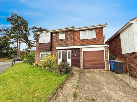 4 bed property, in Netley Close, £300,000