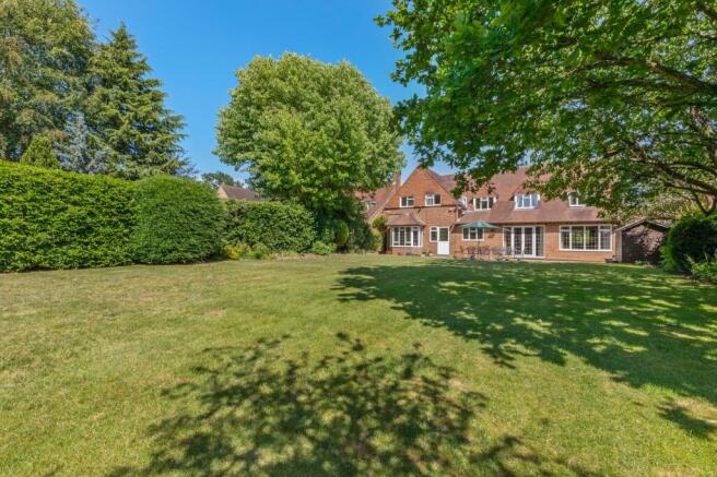 5 bed property, in Walkwood Rise, £1,425,000
