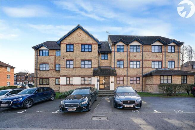1 bed property, in Hardwick Crescent, £180,000