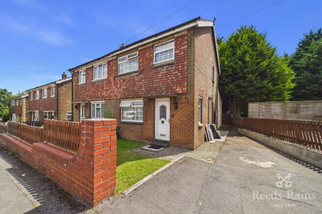 3 bed property, in Lowood Lane, £135,000