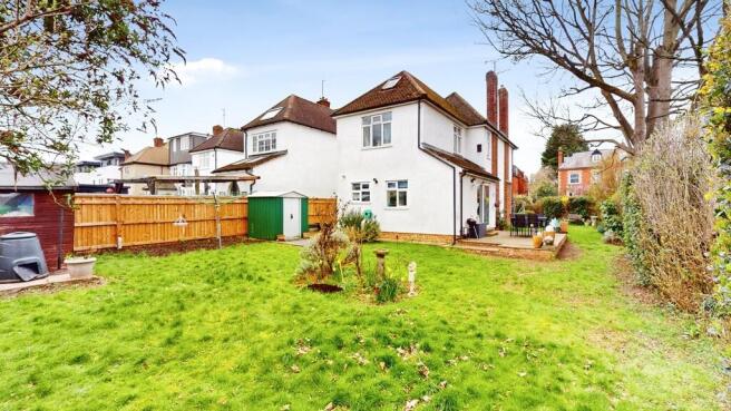 4 bed property, in Hewlett Road, £625,000