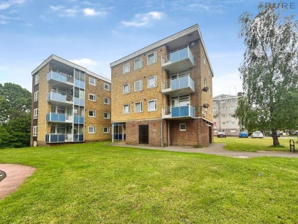 1 bed property, in Lydgate Close, £110,000