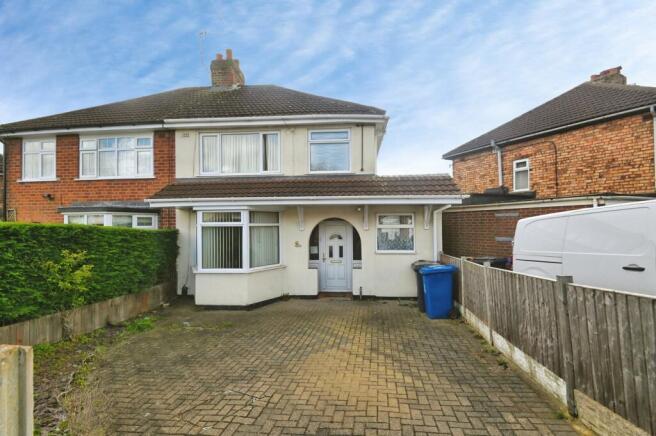 3 bed property, in The Island, £265,000
