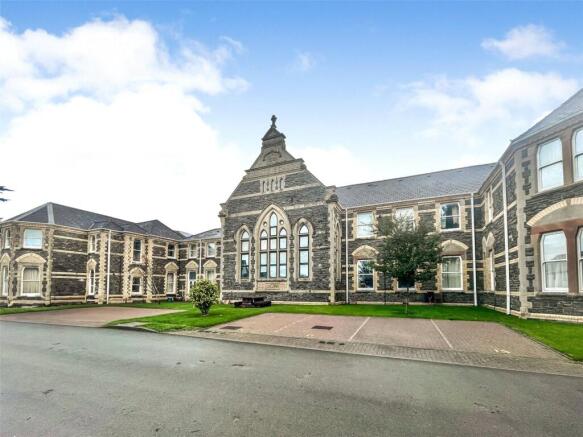 2 bed property, in Bryn Ardwyn, £175,000