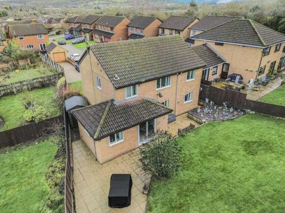 4 bed property, in St. Edmunds Close, £425,000