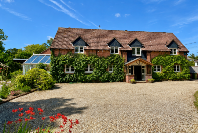 4 bed property, in Gosford, £875,000