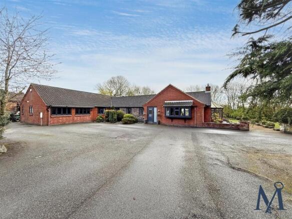 5 bed property, in Worthington Lane, £800,000