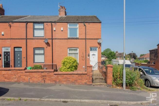 2 bed property, in Rivington Road, £130,000