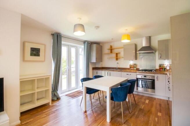 1 bed property, in Holmes Road, £170,000