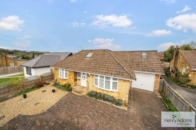 4 bed property, in South Road, £475,000