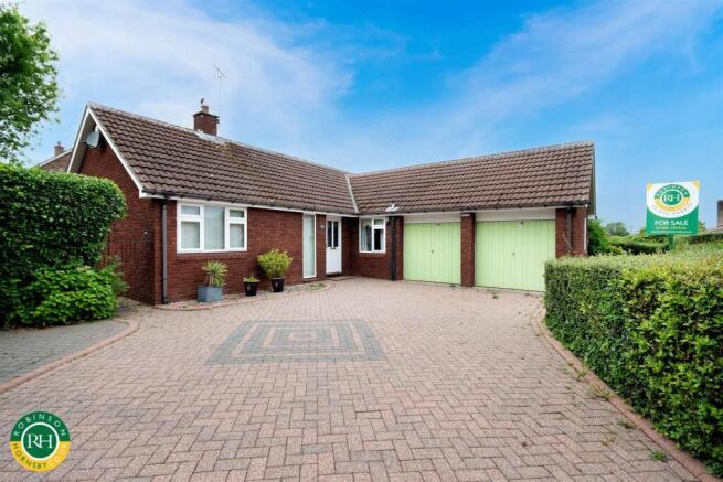 3 bed property, in Airedale Avenue, £365,000