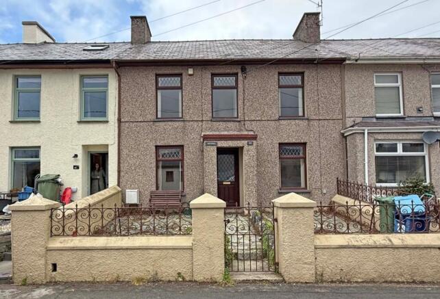 3 bed property, in Bryncelyn, £160,000