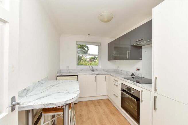 1 bed property, in Cyprus Road, £120,000