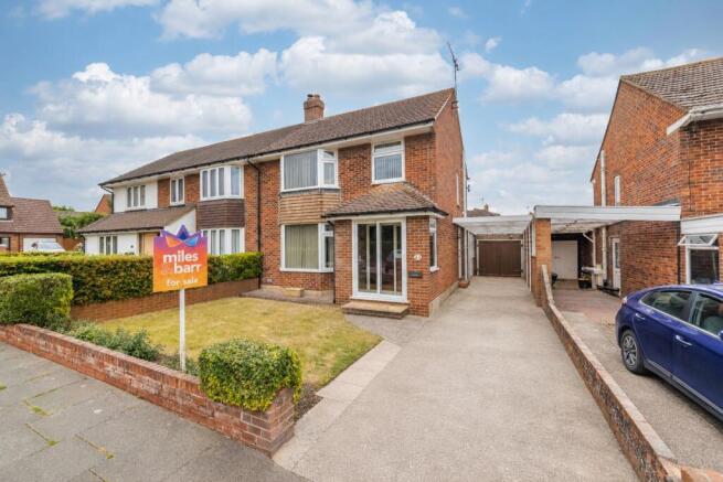 3 bed property, in Hollowmede, £375,000