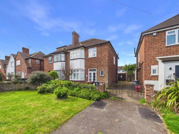 3 bed property, in Lebanon Avenue, £485,000