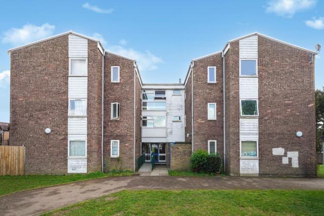 2 bed property, in Wood Close, £315,000