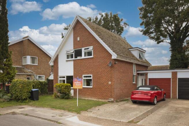 3 bed property, in St. Peters Court, £475,000