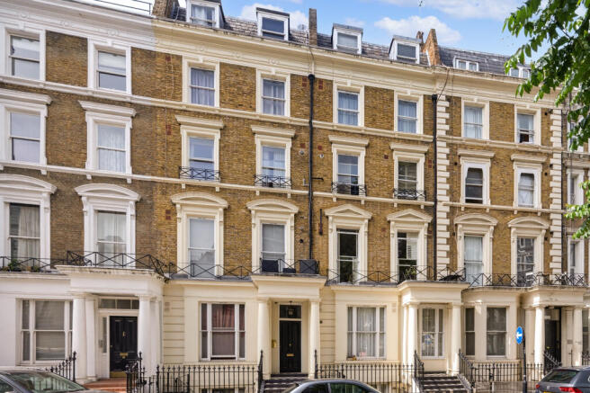 2 bed property, in Collingham Place, £575,000