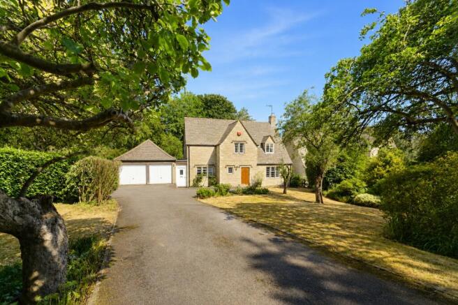 4 bed property, in Cheltenham Road, £800,000