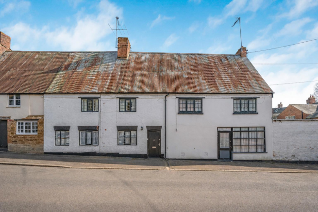 4 bed property, in Sutton Street, £475,000
