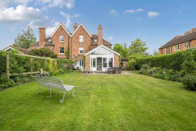 5 bed property, in Potterne Road, £750,000