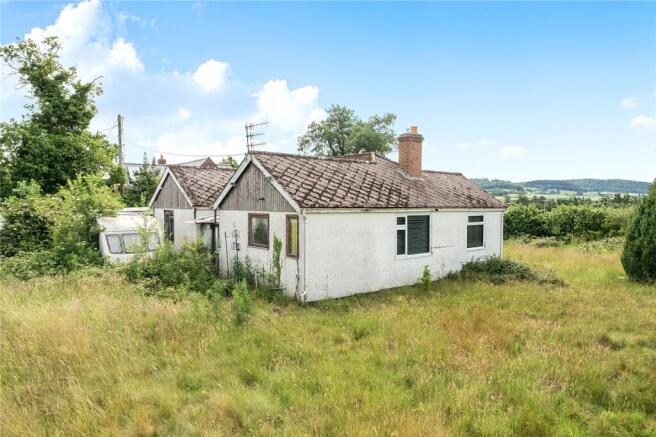 2 bed property, in Craven Arms Road, £125,000