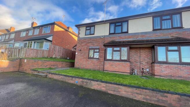 2 bed property, in Sandy Lane, £104,950