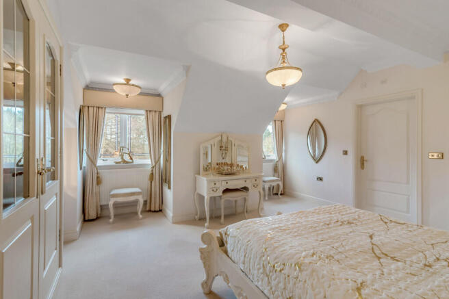 3 bed property, in Cremers Drift, £870,000