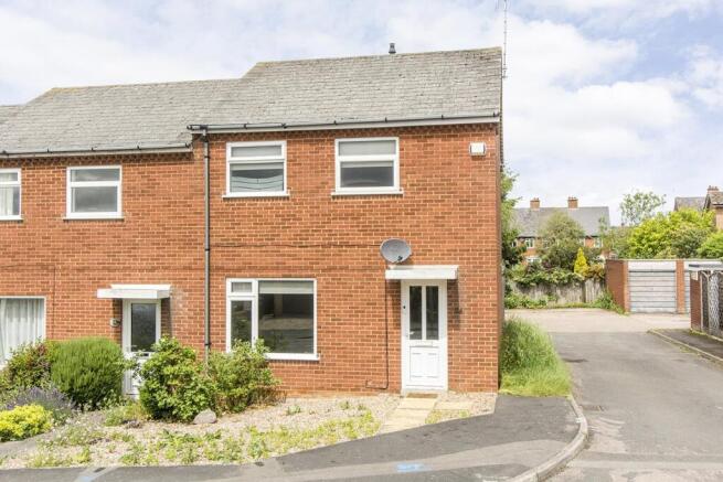 2 bed property, in Naseby Way, £199,950