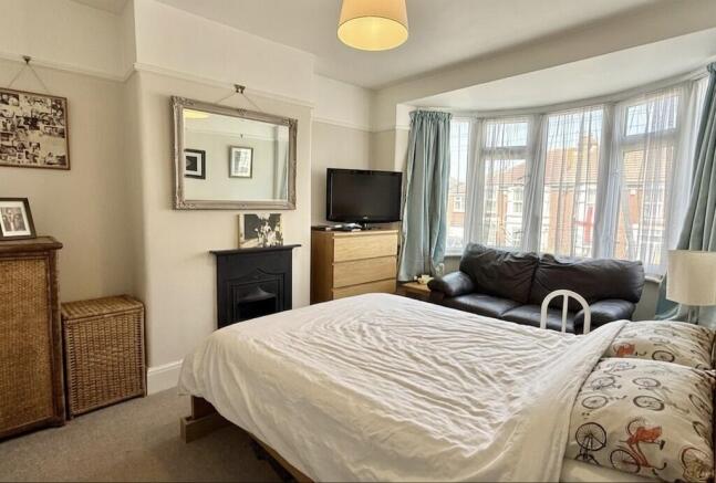 4 bed property, in Brighton Avenue, £270,000