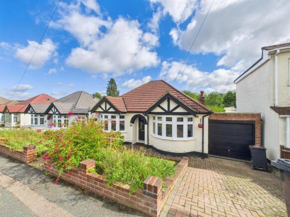 3 bed property, in Beverley Road, £550,000