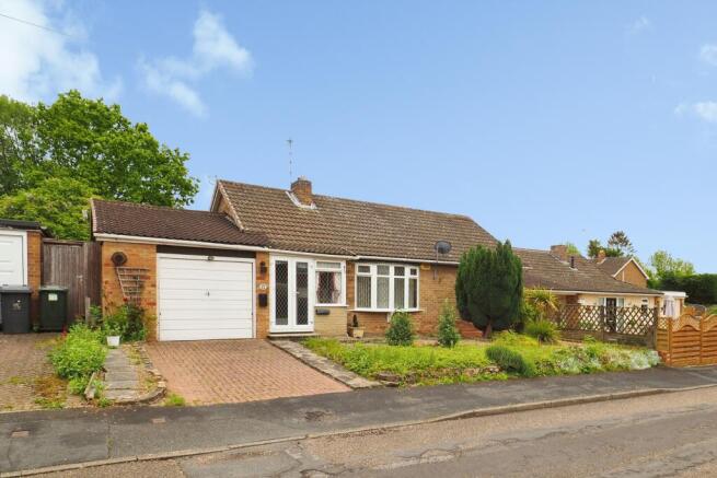 2 bed property, in Stella Avenue, £325,000