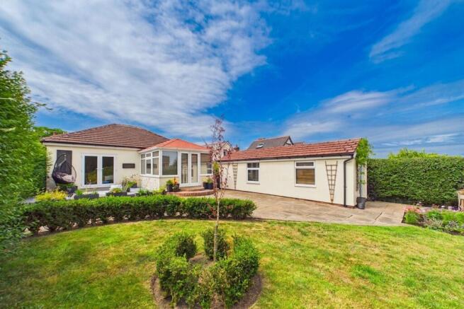 4 bed property, in Wood Lane, £490,000