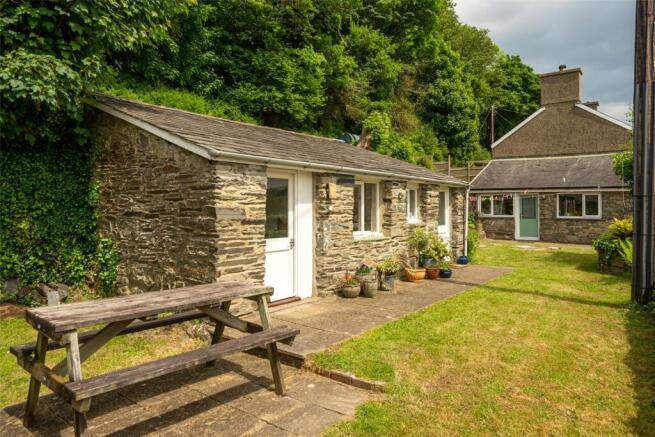 2 bed property, in Tremadog, £375,000