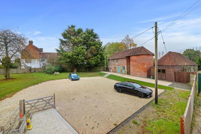 5 bed property, in Halland Park Farm, £895,000