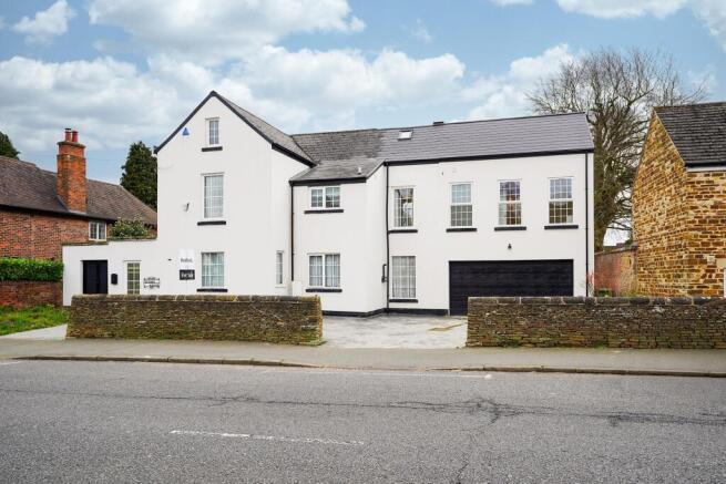 5 bed property, in Storrs Road, £710,000