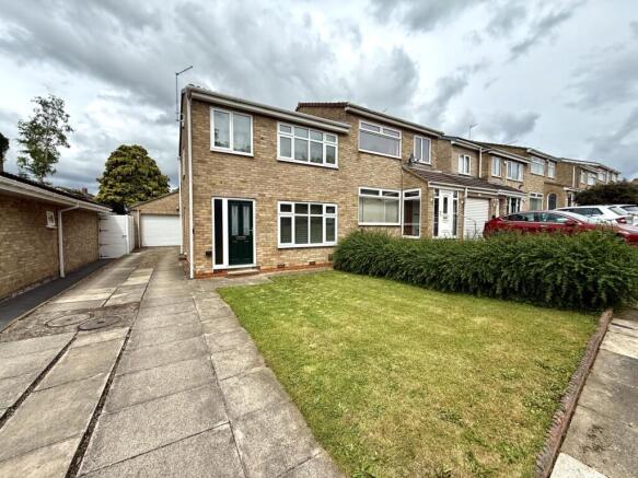 3 bed property, in Brandon Close, £170,000