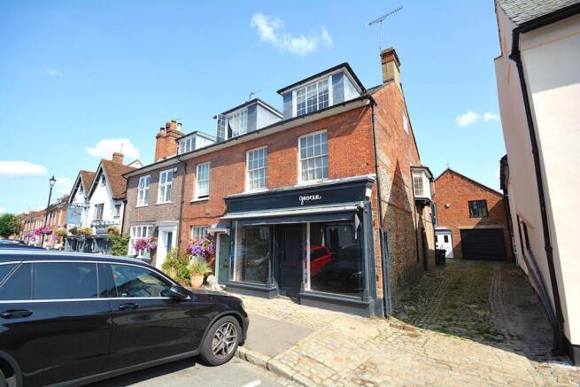 3 bed property, in High Street, £600,000
