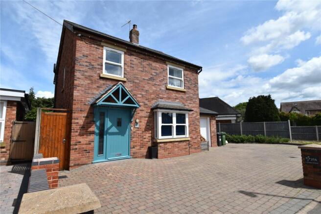 3 bed property, in Tagwell Road, £475,000