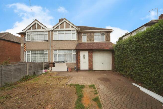 4 bed property, in Mayne Avenue, £450,000