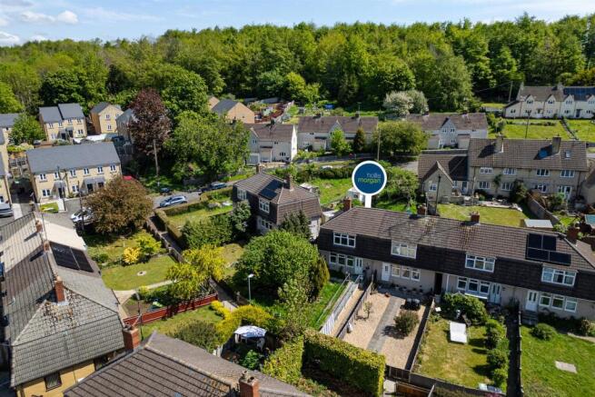 3 bed property, in Macarthur Road, £100,000