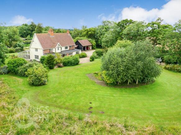 5 bed property, in Semere Green, £950,000