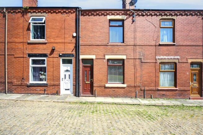 2 bed property, in Johnson Street, £130,000