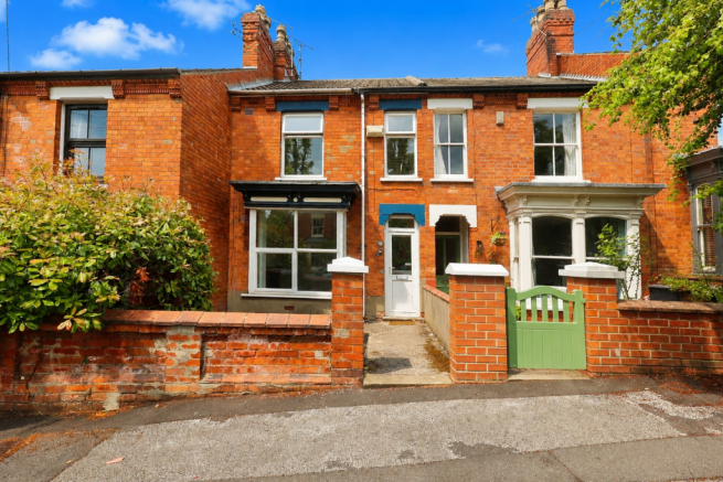 4 bed property, in Queens Crescent, £239,950