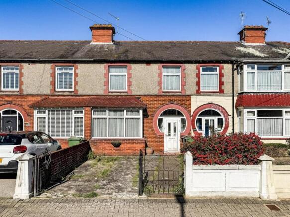 3 bed property, in Chatsworth Avenue, £300,000