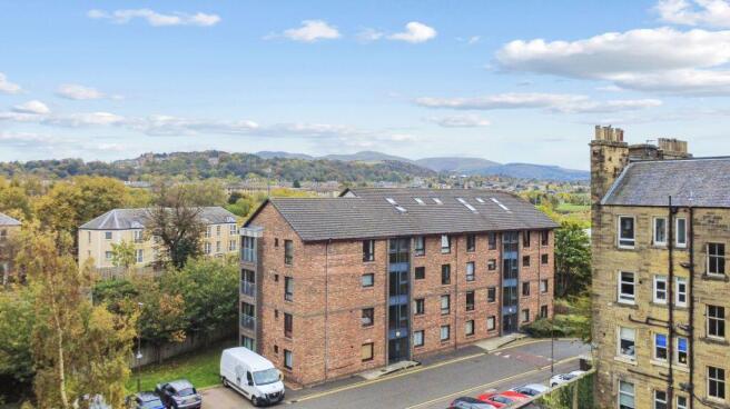 4 bed property, in 14/8 Hermand Terrace, £345,000